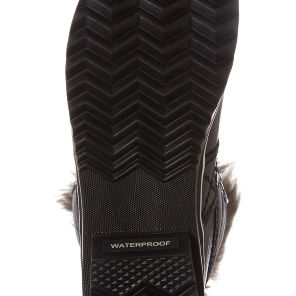 SOREL Tofino II' Faux Fur Lined Waterproof Boot
SOREL SIZE 6 - Picture 3 of 5